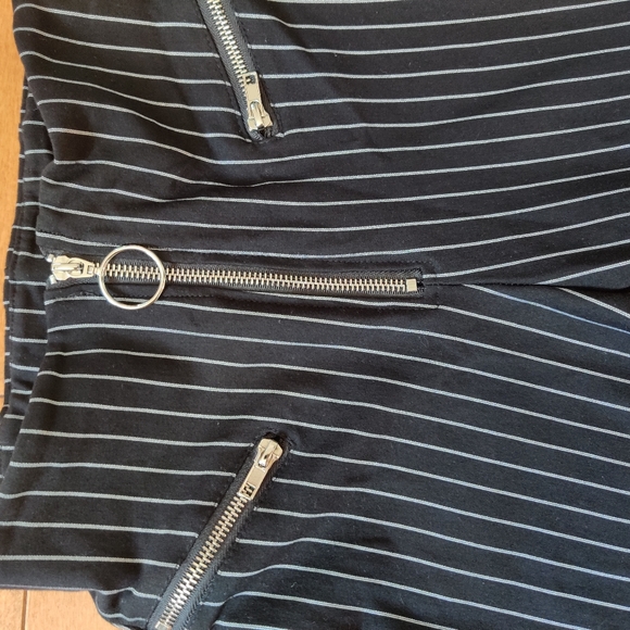 Pinstripe Leggings - Picture 2 of 4